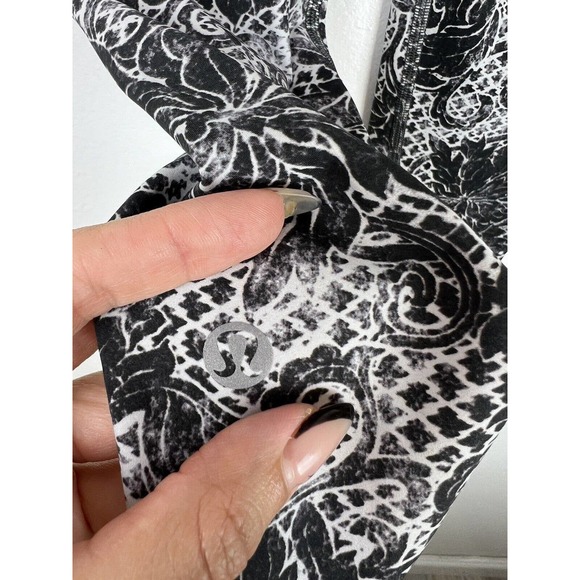 Lululemon Fast Free 7/8 Tight Size 2 Serigraph Starlight Black Floral Print 25" - Picture 8 of 10
